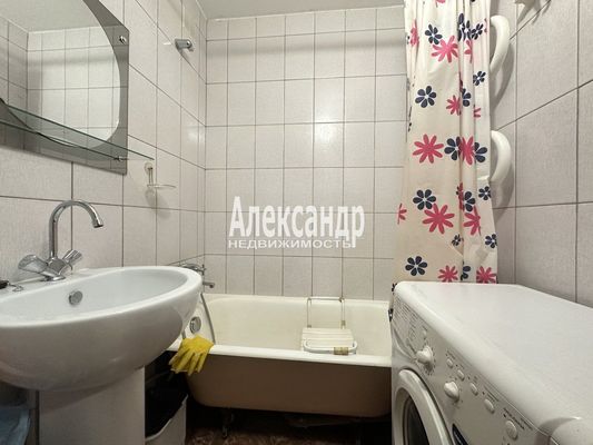 Продам однокомнатную (1-комн.) квартиру, Художников пр-кт, 15/1, Санкт-Петербург г