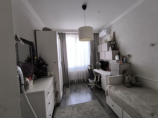 Продам трехкомнатную (3-комн.) квартиру, Севастопольская ул, 43кж, Симферополь г