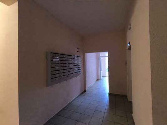 Продам трехкомнатную (3-комн.) квартиру, Севастопольская ул, 43кж, Симферополь г