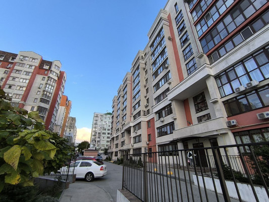 Продам трехкомнатную (3-комн.) квартиру, Севастопольская ул, 43кж, Симферополь г