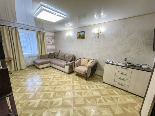 Продам двухкомнатную (2-комн.) квартиру, 2-й Микрорайон ул, 22, Эльбан рп