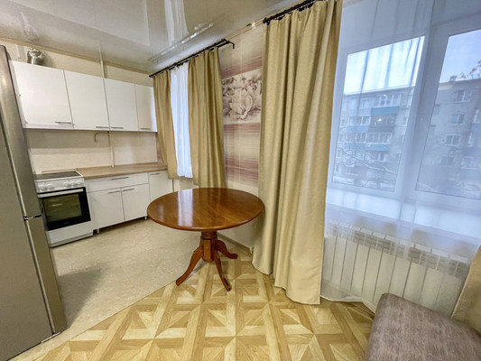 Продам двухкомнатную (2-комн.) квартиру, 2-й Микрорайон ул, 22, Эльбан рп
