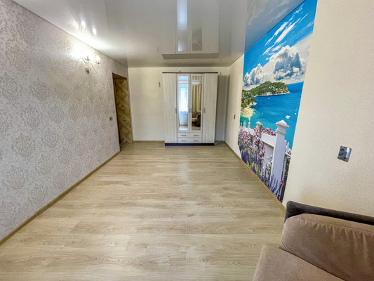 Продам двухкомнатную (2-комн.) квартиру, 2-й Микрорайон ул, 22, Эльбан рп