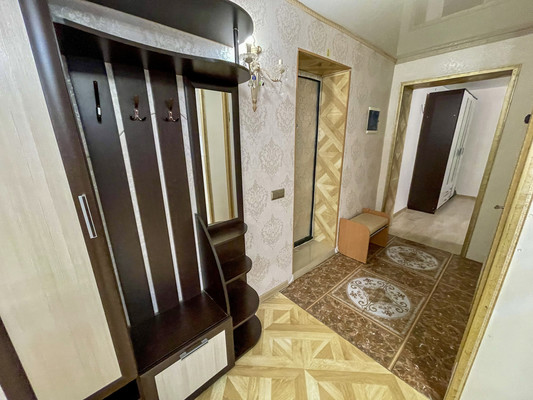 Продам двухкомнатную (2-комн.) квартиру, 2-й Микрорайон ул, 22, Эльбан рп