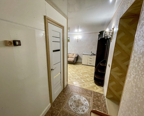 Продам двухкомнатную (2-комн.) квартиру, 2-й Микрорайон ул, 22, Эльбан рп