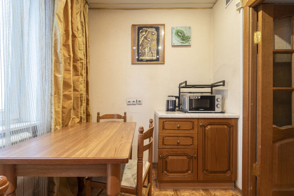 Продам трехкомнатную (3-комн.) квартиру, Подольская ул, 11, Москва г