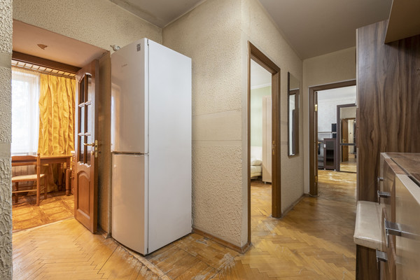 Продам трехкомнатную (3-комн.) квартиру, Подольская ул, 11, Москва г