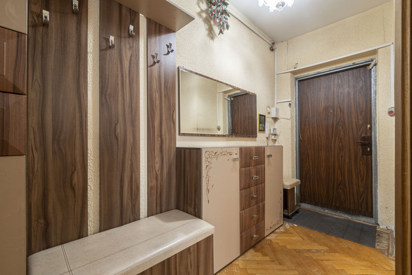 Продам трехкомнатную (3-комн.) квартиру, Подольская ул, 11, Москва г
