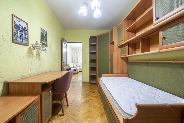 Продам трехкомнатную (3-комн.) квартиру, Подольская ул, 11, Москва г