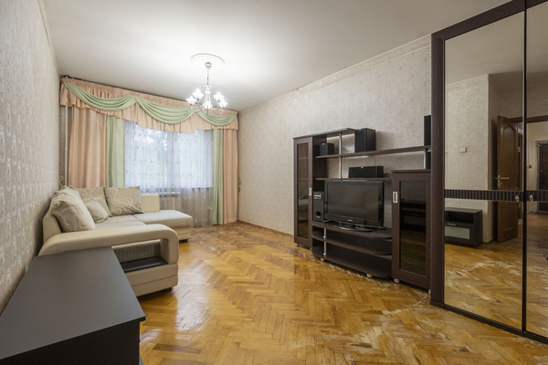 Продам трехкомнатную (3-комн.) квартиру, Подольская ул, 11, Москва г