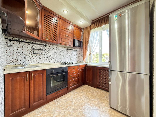 Продам трехкомнатную (3-комн.) квартиру, Ашурова ул, 28, Нальчик г