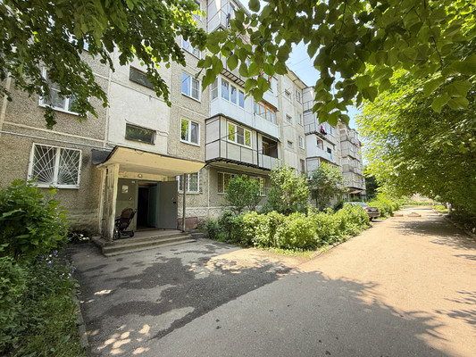 Продам трехкомнатную (3-комн.) квартиру, Ашурова ул, 28, Нальчик г