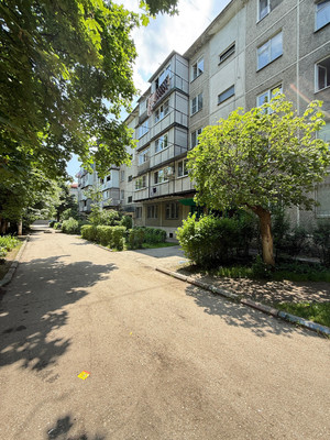 Продам трехкомнатную (3-комн.) квартиру, Ашурова ул, 28, Нальчик г