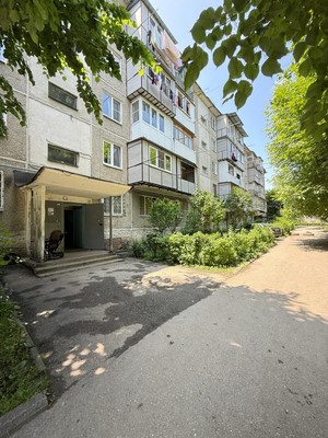 Продам трехкомнатную (3-комн.) квартиру, Ашурова ул, 28, Нальчик г