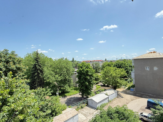 Продам трехкомнатную (3-комн.) квартиру, Ашурова ул, 28, Нальчик г
