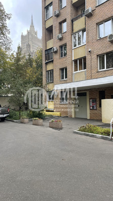 Продам двухкомнатную (2-комн.) квартиру, Плотников пер, 5, Москва г