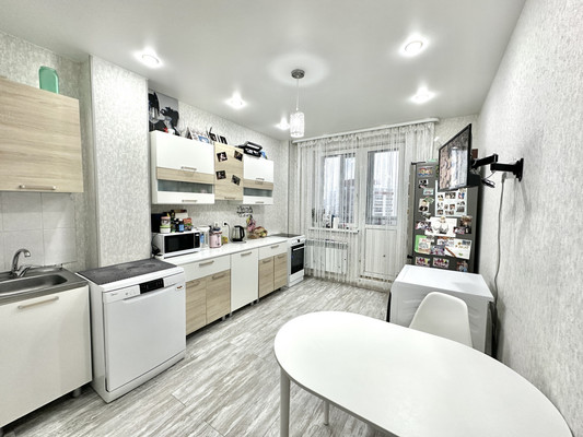 Продам однокомнатную (1-комн.) квартиру, Строителей ул, 123, Ханты-Мансийск г