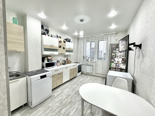 Продам однокомнатную (1-комн.) квартиру, Строителей ул, 123, Ханты-Мансийск г