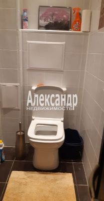 Продам однокомнатную (1-комн.) квартиру, Школьная ул, 11к1, Бугры п