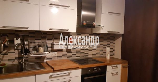 Продам однокомнатную (1-комн.) квартиру, Школьная ул, 11к1, Бугры п