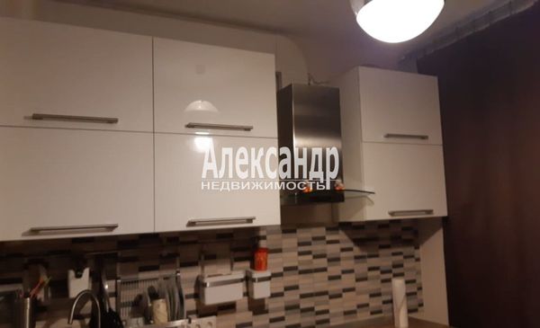 Продам однокомнатную (1-комн.) квартиру, Школьная ул, 11к1, Бугры п