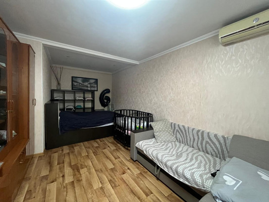 Продам однокомнатную (1-комн.) квартиру, Лазурная ул, 3, Белореченск г