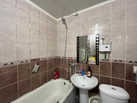 Продам однокомнатную (1-комн.) квартиру, Лазурная ул, 3, Белореченск г