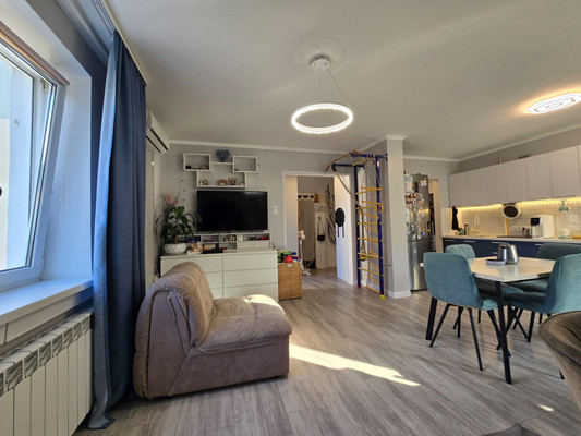 Продам трехкомнатную (3-комн.) квартиру, Крупской ул, 52, Ялта г