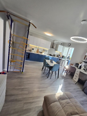 Продам трехкомнатную (3-комн.) квартиру, Крупской ул, 52, Ялта г