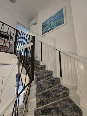 Продам трехкомнатную (3-комн.) квартиру, Крупской ул, 52, Ялта г