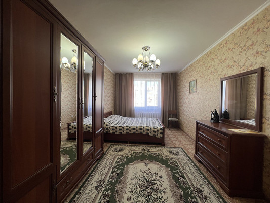 Продам трехкомнатную (3-комн.) квартиру, Балаклавская ул, 109, Симферополь г