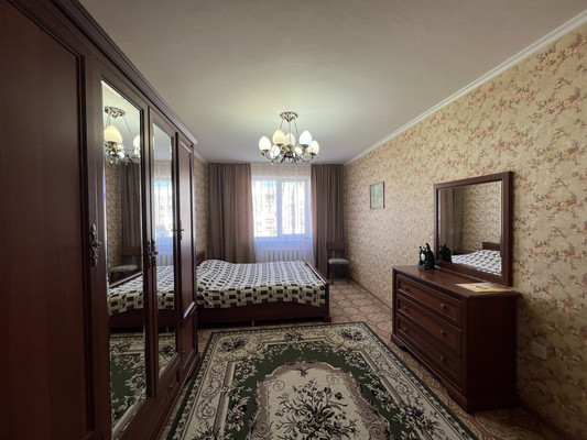 Продам трехкомнатную (3-комн.) квартиру, Балаклавская ул, 109, Симферополь г