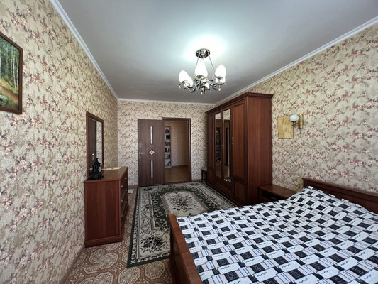 Продам трехкомнатную (3-комн.) квартиру, Балаклавская ул, 109, Симферополь г