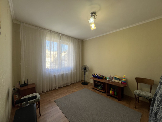 Продам трехкомнатную (3-комн.) квартиру, Балаклавская ул, 109, Симферополь г