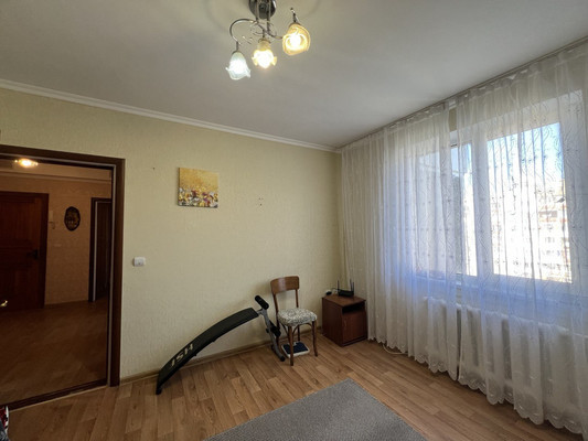 Продам трехкомнатную (3-комн.) квартиру, Балаклавская ул, 109, Симферополь г