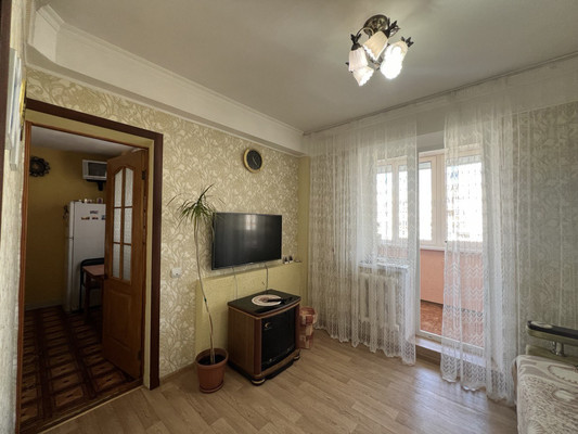 Продам трехкомнатную (3-комн.) квартиру, Балаклавская ул, 109, Симферополь г