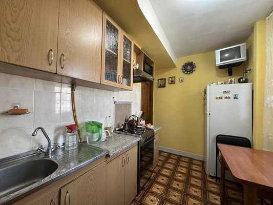 Продам трехкомнатную (3-комн.) квартиру, Балаклавская ул, 109, Симферополь г