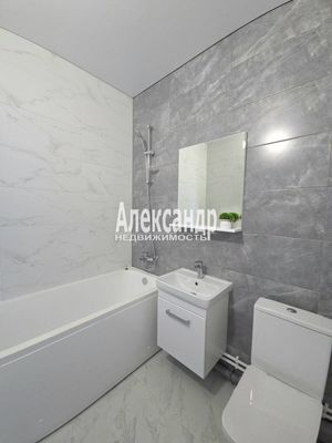 Продам трехкомнатную (3-комн.) квартиру, Уральская ул, 25, Санкт-Петербург г