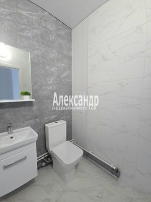 Продам трехкомнатную (3-комн.) квартиру, Уральская ул, 25, Санкт-Петербург г