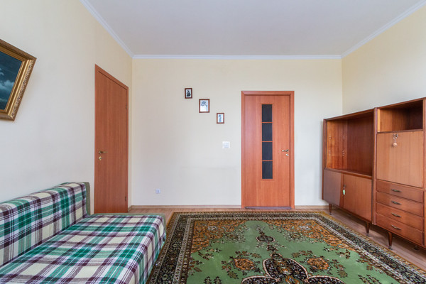 Продам двухкомнатную (2-комн.) квартиру, А.Суворова ул, 40, Калининград г