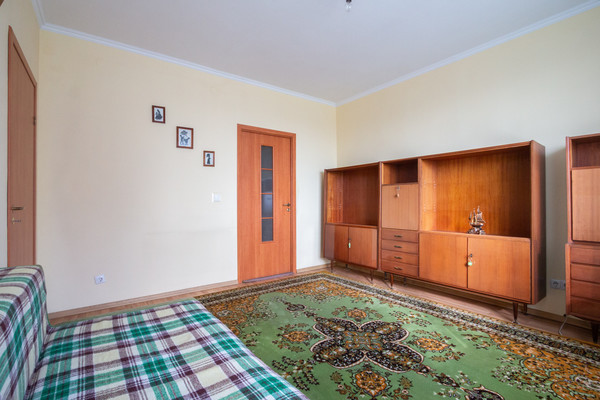 Продам двухкомнатную (2-комн.) квартиру, А.Суворова ул, 40, Калининград г