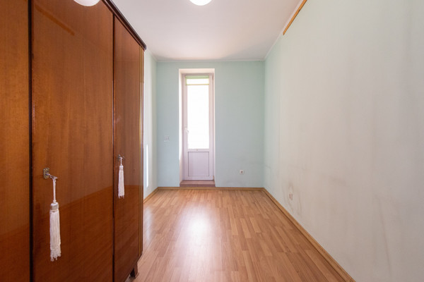 Продам двухкомнатную (2-комн.) квартиру, А.Суворова ул, 40, Калининград г