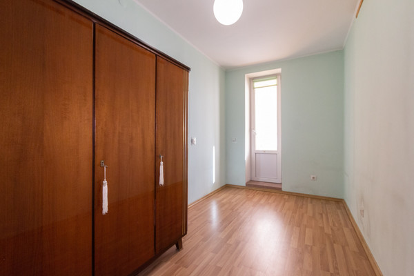 Продам двухкомнатную (2-комн.) квартиру, А.Суворова ул, 40, Калининград г