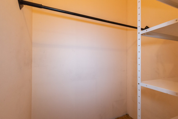 Продам двухкомнатную (2-комн.) квартиру, А.Суворова ул, 40, Калининград г