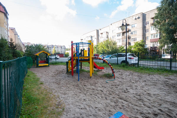 Продам двухкомнатную (2-комн.) квартиру, А.Суворова ул, 40, Калининград г