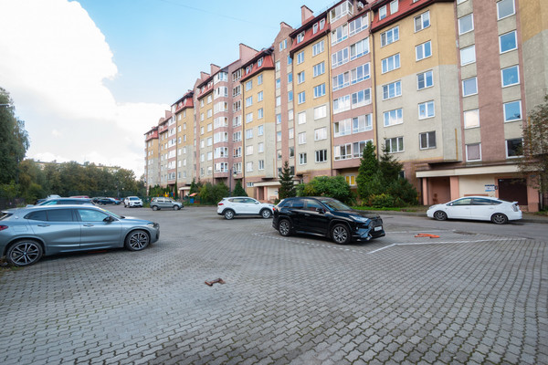 Продам двухкомнатную (2-комн.) квартиру, А.Суворова ул, 40, Калининград г