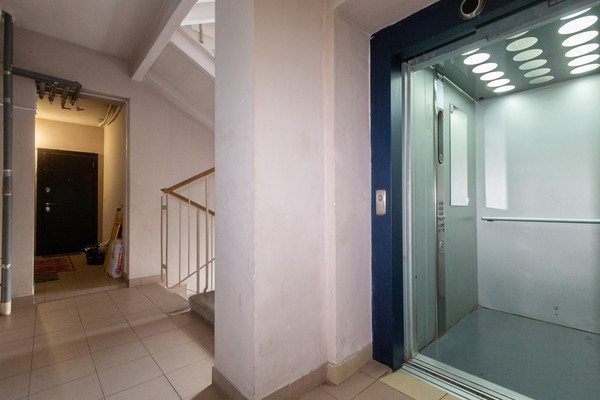 Продам двухкомнатную (2-комн.) квартиру, А.Суворова ул, 40, Калининград г