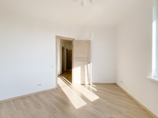 Продам трехкомнатную (3-комн.) квартиру, Утренняя ул, 20А, Москва г