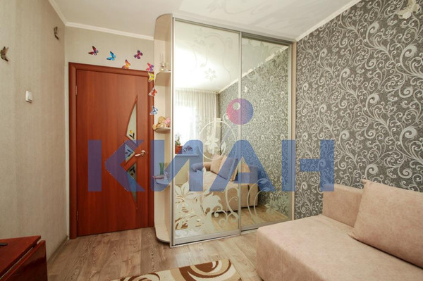 Продам трехкомнатную (3-комн.) квартиру, Александра Матросова ул, 30/4, Красноярск г