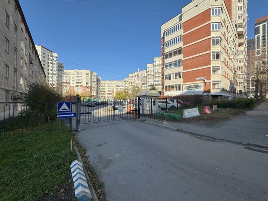 Продам трехкомнатную (3-комн.) квартиру, Токарей ул, 24, Екатеринбург г